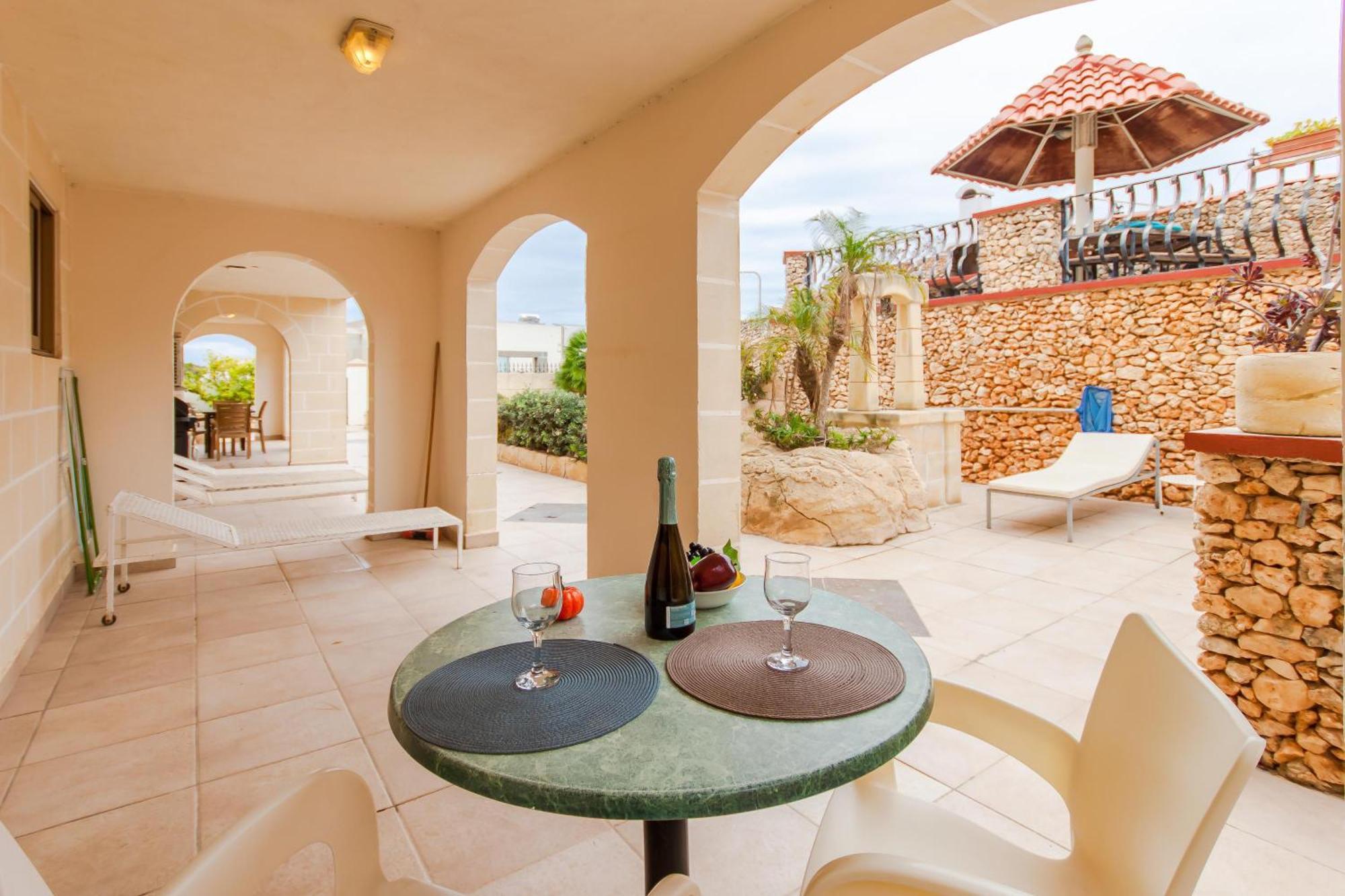 Villa & Pool Apartments In Mellieha Bay Eksteriør bilde