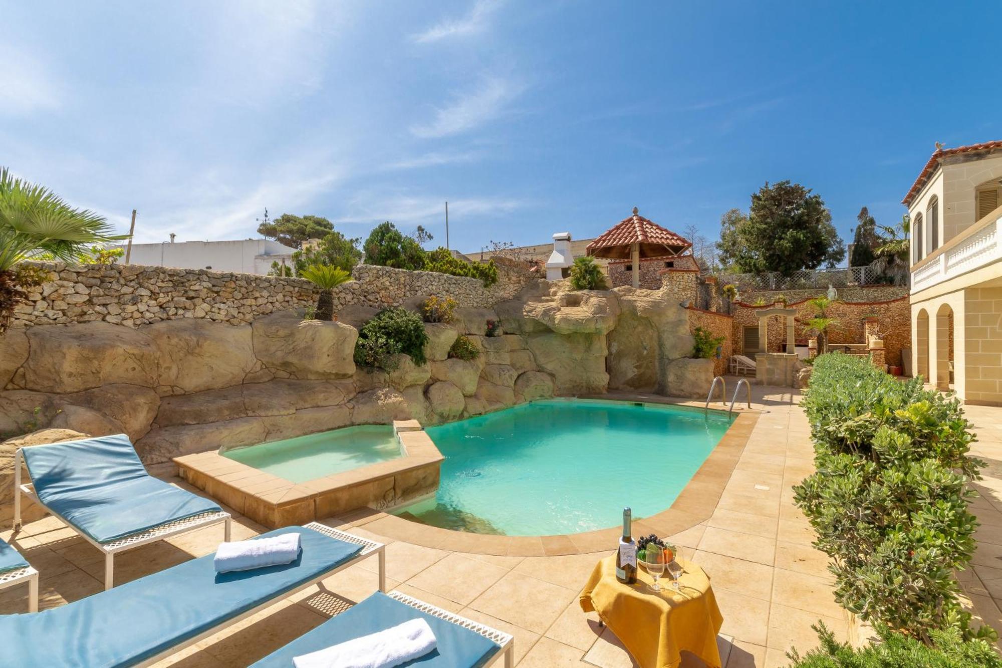 Villa & Pool Apartments In Mellieha Bay Eksteriør bilde