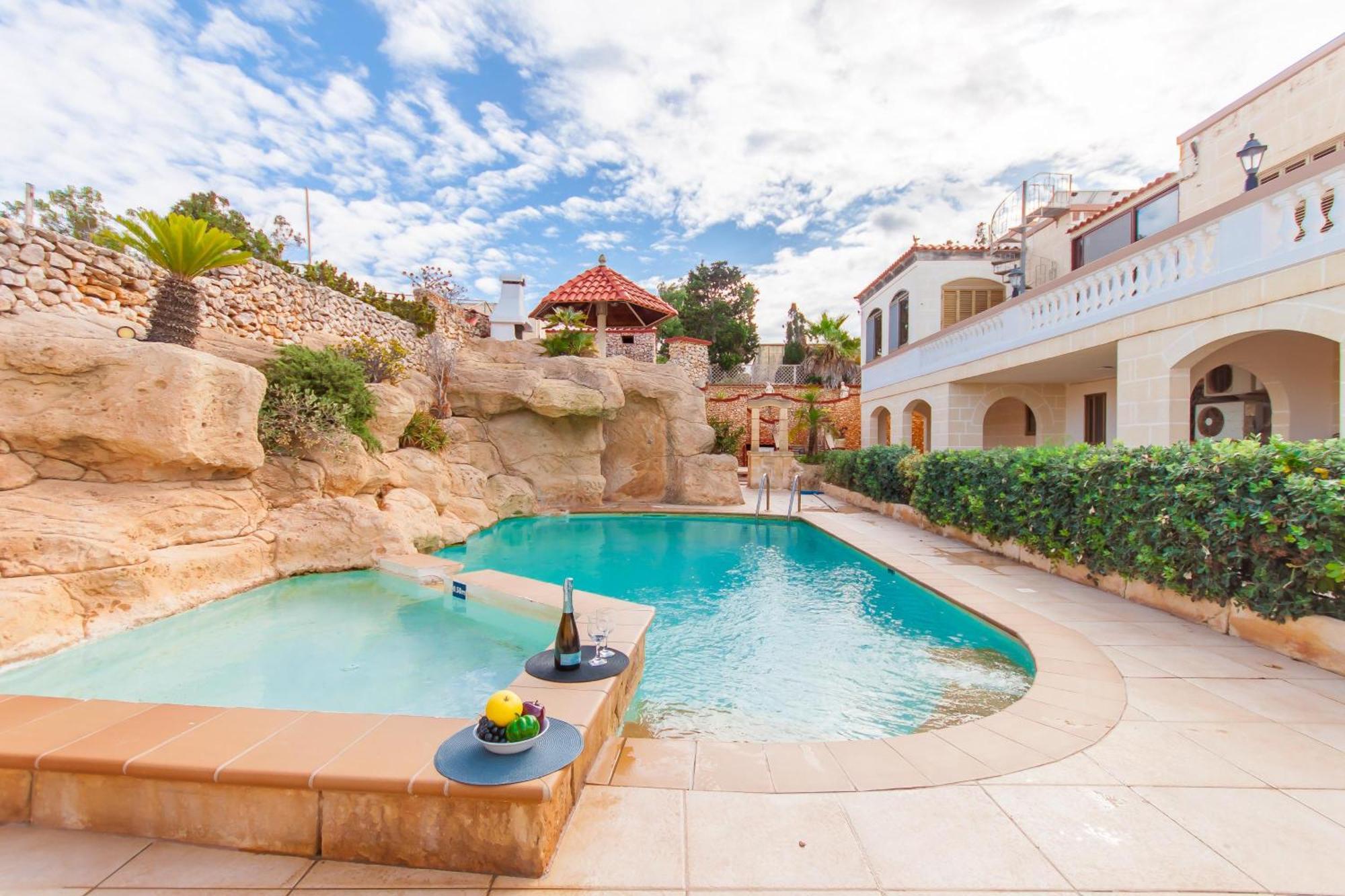 Villa & Pool Apartments In Mellieha Bay Eksteriør bilde